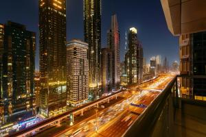 Nespecifikovaný výhled na destinaci Dubaj nebo výhled na město při pohledu z hotelu