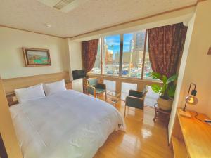 Postel nebo postele na pokoji v ubytování Izu-no-umi Hotel