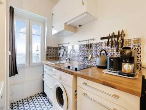 Dapur atau dapur kecil di Charming studio - 18e arrd - Mobility lease
