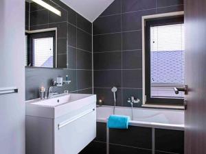 Ένα μπάνιο στο Sauna Villa by the Lake +30 φωτογραφίες
