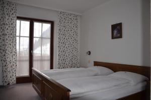 Ένα ή περισσότερα κρεβάτια σε δωμάτιο στο Hotel-Garni Kaiserhof