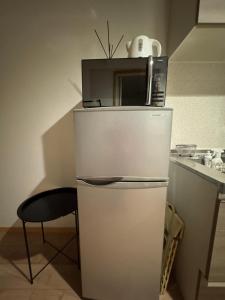 東京にあるwaseda houseの電子レンジ、キッチン(冷蔵庫付)