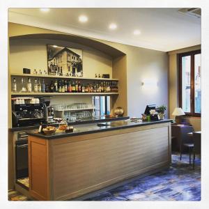 Ο χώρος του lounge ή του μπαρ στο Hotel Trieste