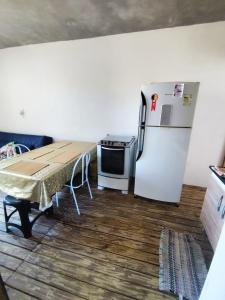 Η κουζίνα ή μικρή κουζίνα στο Ecológic house Dunas da Imara , Casa 2 dormitórios próximo ao mar