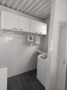 Η κουζίνα ή μικρή κουζίνα στο Casa para 10 pessoas com piscina
