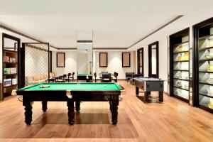 Biliár nebo kulečník v ubytování Jaisalmer Marriott Resort & Spa