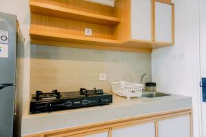 Kuchyň nebo kuchyňský kout v ubytování Modern and Cozy Studio Loft Apartment at Kingland Avenue By Travelio