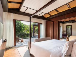 Regent Bali Canggu客房内的一张或多张床位