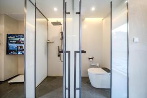 Xiyou Hotel Xi'an City Wall Branch禧又HOTEL的一间浴室