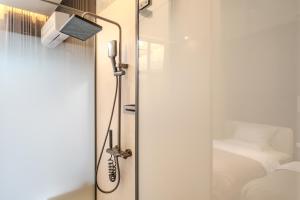 Xiyou Hotel Xi'an City Wall Branch禧又HOTEL的一间浴室