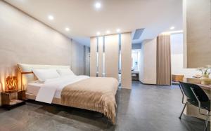 Xiyou Hotel Xi'an City Wall Branch禧又HOTEL客房内的一张或多张床位