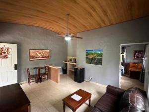 a living room with a couch and a table at Cabañas Lopez El Valle in El Valle de Antón