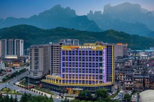 Nespecifikovaný výhled na hory nebo výhled na hory při pohledu z hotelu