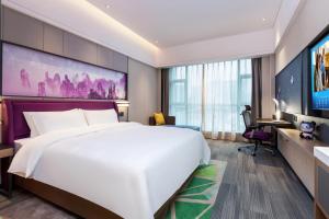 TV a/nebo společenská místnost v ubytování Hampton by Hilton Zhangjiajie Tianmen Mountain