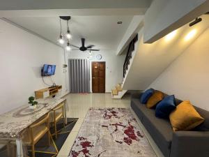 TV a/nebo společenská místnost v ubytování 3BR House near Toll Yong peng