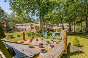 a backyard with a board game on a table at The Pine Lodge in Northport