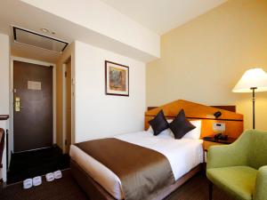 Uma cama ou camas num quarto em Hotel Resol Gifu