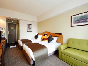 Uma cama ou camas num quarto em Hotel Resol Gifu
