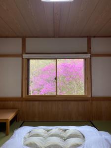Postel nebo postele na pokoji v ubytování 山荘梶ヶ森