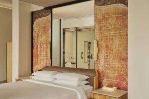 Keraton At The Plaza, part of The Unbound Collection by Hyatt客房内的一张或多张床位