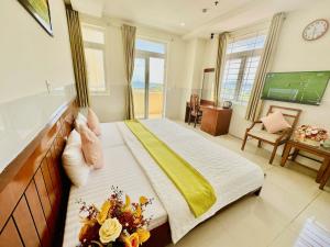a bedroom with a large bed with a view at Hòn Chồng Hotel in Nha Trang