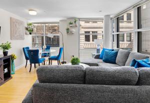 Ein Sitzbereich in der Unterkunft Furnished Apartment in Downtown