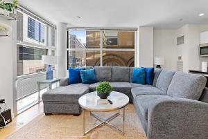 Ein Sitzbereich in der Unterkunft Furnished Apartment in Downtown