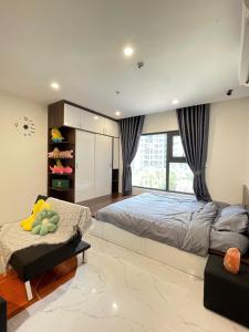 a bedroom with a large bed and a window at BS8 Vinhome Grand Park - Vin Wonder in Long Bình +2 photos
