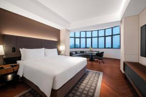 Postel nebo postele na pokoji v ubytování Intercity Shanghai Xujiahui - Free Minibar and near Yishan Road Metro Station