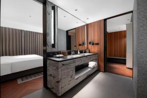 Kuchyň nebo kuchyňský kout v ubytování Intercity Shanghai Xujiahui - Free Minibar and near Yishan Road Metro Station
