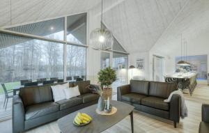 Posezení v ubytování Beautiful Home In Jesendorf With Sauna