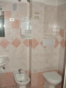 A bathroom at B&B La Cubanina Még 37 kép
