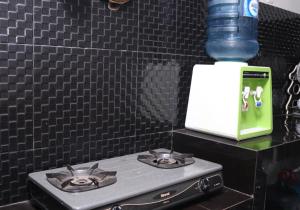 Kuchyň nebo kuchyňský kout v ubytování Trion Homestay Syariah