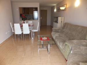 Posedenie v ubytovaní Apartamento Bahia Dorada