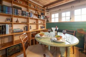 Fotografie z fotogalerie ubytování Hatters, Aldeburgh - Only a short walk from the Aldeburgh Beach and a bustling High Street - Aldeburgh Coastal Cottages v destinaci Aldeburgh