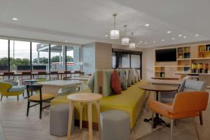 Posezení v ubytování Home2 Suites By Hilton Brownwood