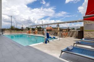 Bazén v ubytování Home2 Suites By Hilton Brownwood nebo v jeho okolí