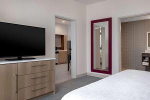 TV a/nebo společenská místnost v ubytování Home2 Suites By Hilton Brownwood