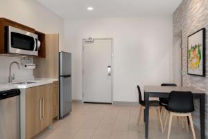 Kuchyň nebo kuchyňský kout v ubytování Home2 Suites By Hilton Brownwood