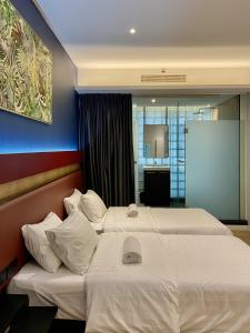 Postel nebo postele na pokoji v ubytování Showcase Hotel Kota Kinabalu
