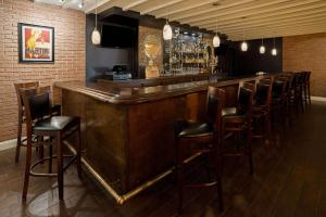 Lounge nebo bar v ubytování Penn Harris Hotel Harrisburg, Trademark by Wyndham