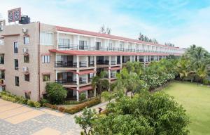 Bāgnān索娜邦拉科拉加特酒店的树木建筑的空中景观