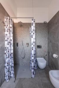 Armony Luxury Suites的一间浴室