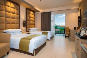 Postel nebo postele na pokoji v ubytování Eastparc Hotel Yogyakarta