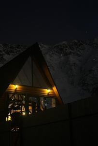 Pemandangan gunung umum atau pemandangan gunung yang diambil dari hotel