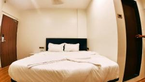 4 Points Lodging & Boarding房間的床