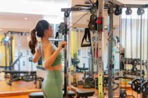Fitness centrum a/nebo fitness zařízení v ubytování Four Star by Trans Hotel