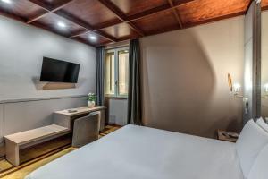 Postel nebo postele na pokoji v ubytování Madison Hotel