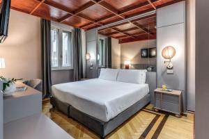 Postel nebo postele na pokoji v ubytování Madison Hotel
