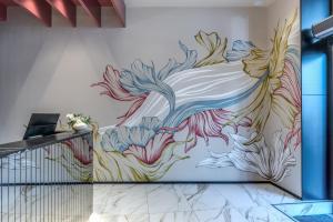 TV a/nebo společenská místnost v ubytování Madison Hotel